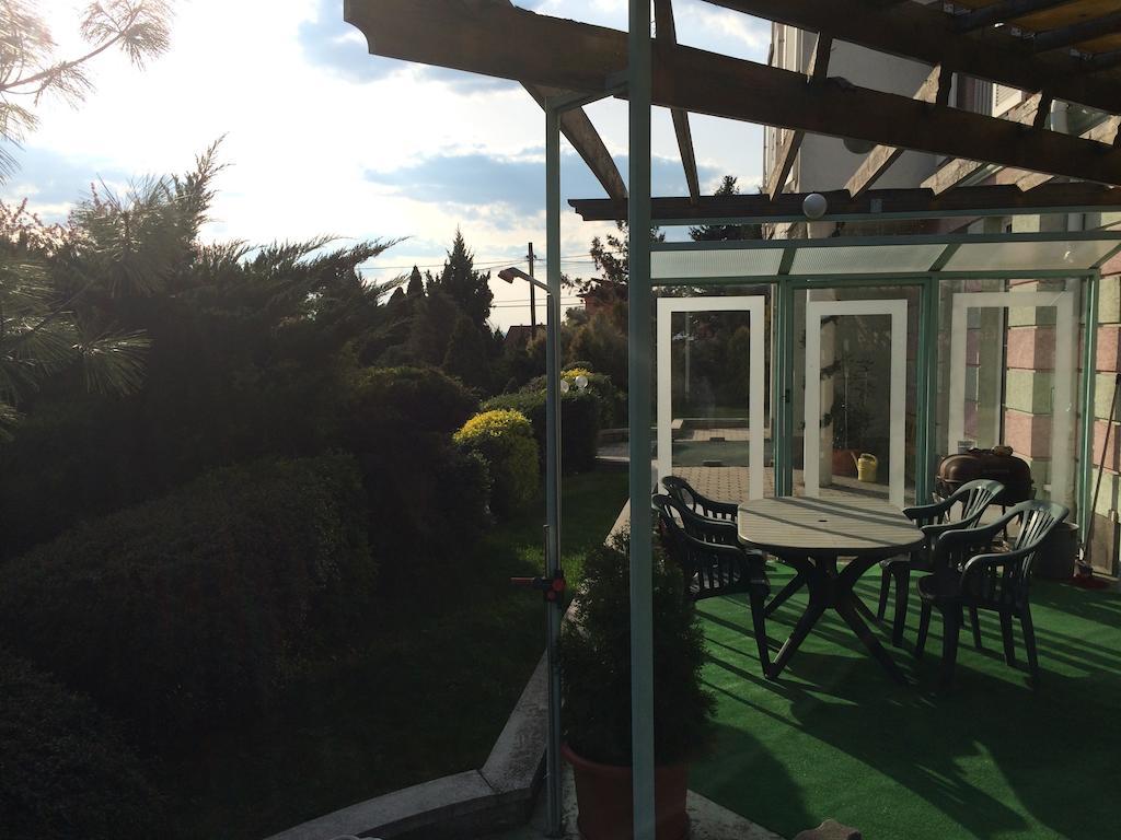 Belle Fleur Panzio Bed & Breakfast Budapest Exterior photo